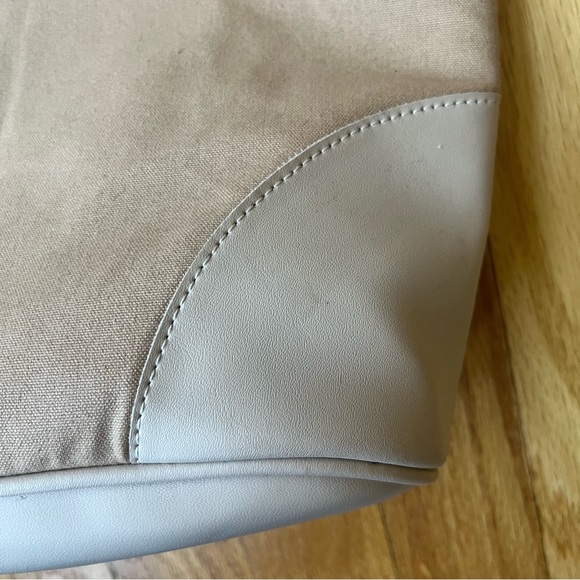 Everyday Tote in Almond 🤎 - Picture 8 of 9